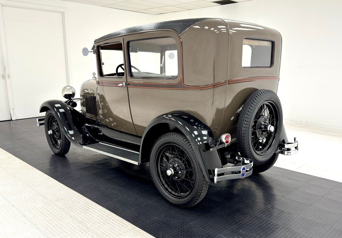 Ford-Model-A-Berline-1929-Tan-Brown-57217-2