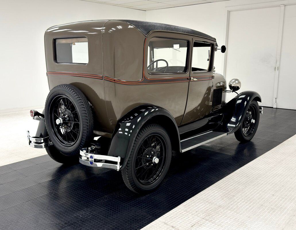 Ford-Model-A-Berline-1929-Tan-Brown-57217-4