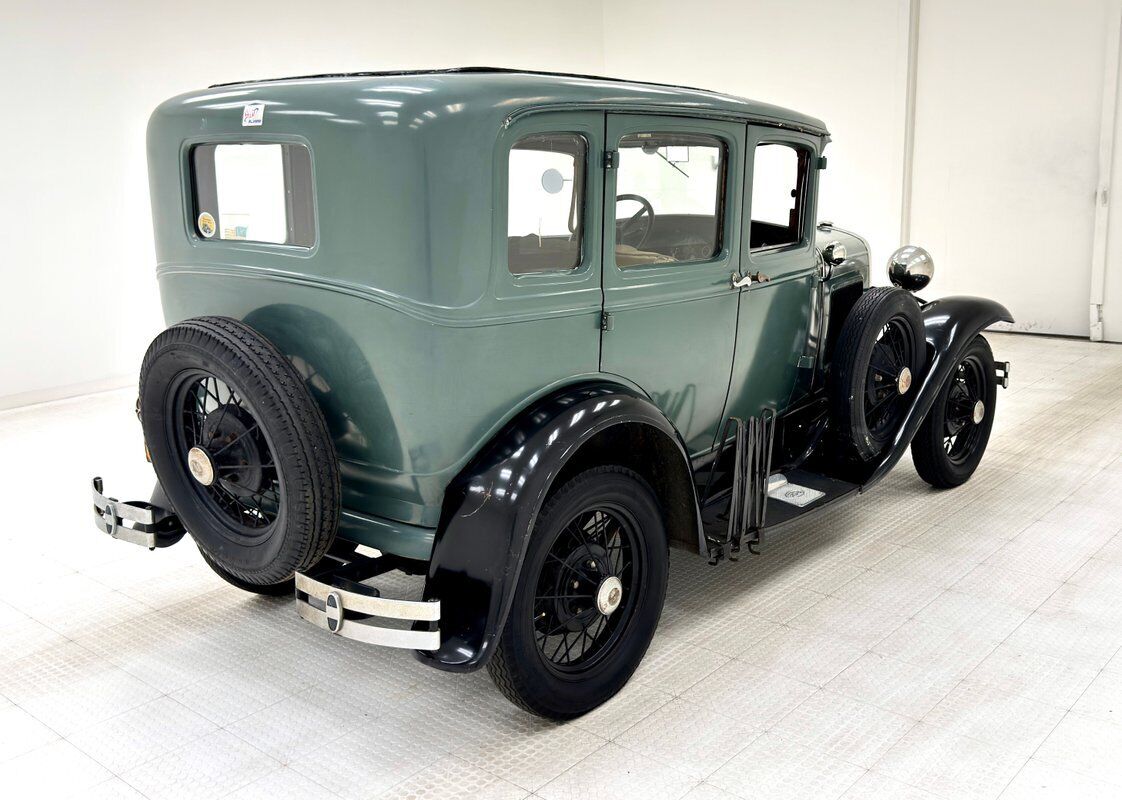 Ford-Model-A-Berline-1930-Green-Tan-7749-4