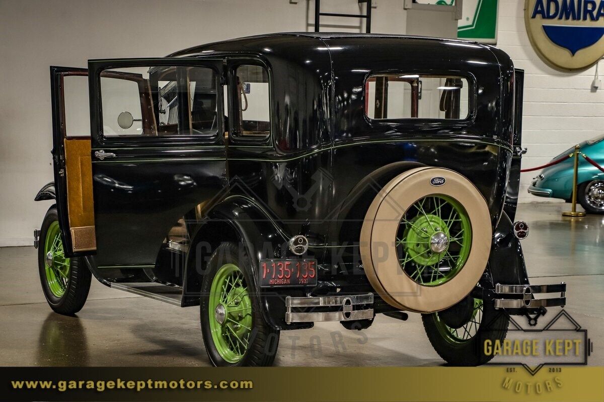 Ford-Model-A-Berline-1931-2