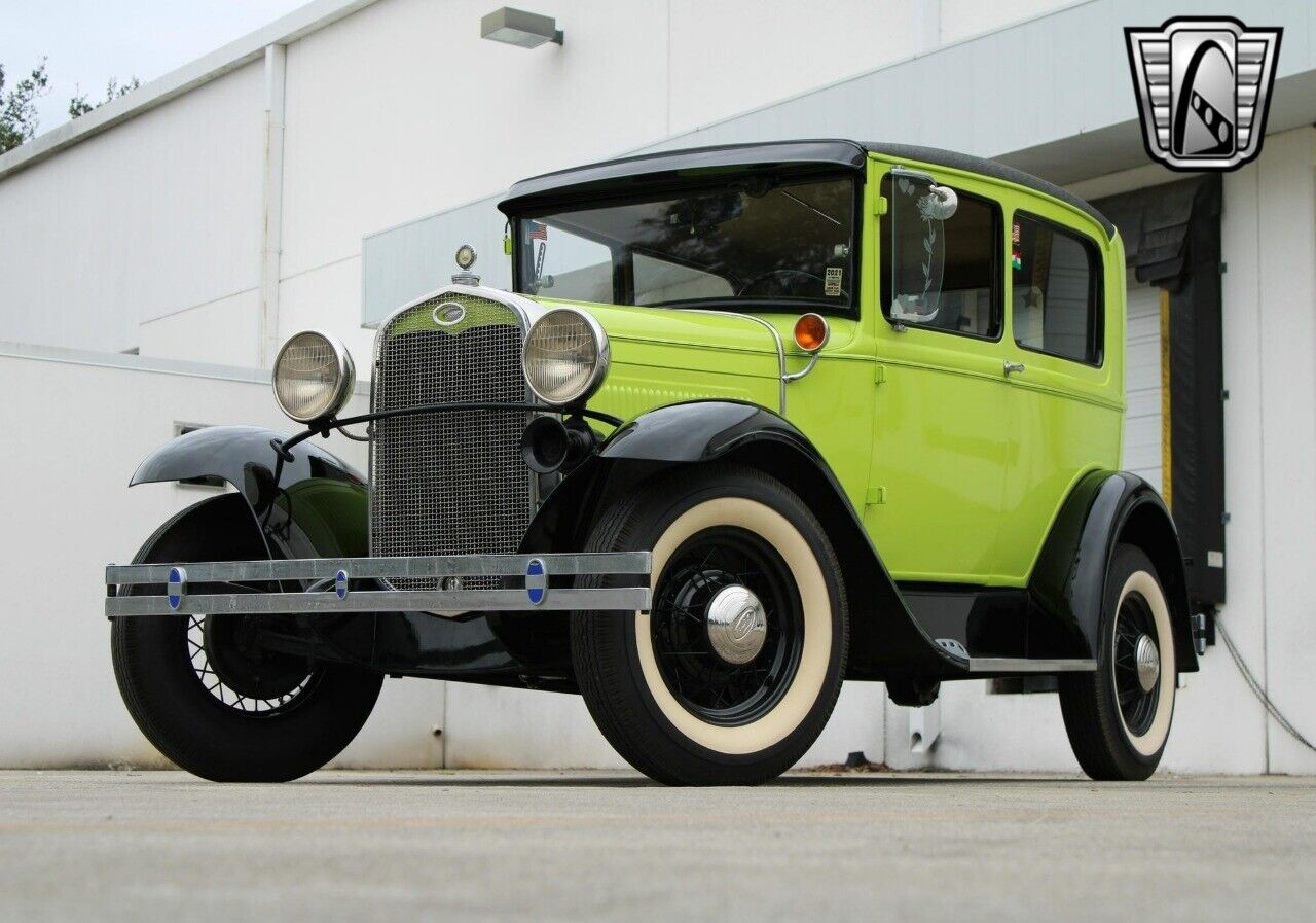 Ford-Model-A-Berline-1931-Green-Tan-5499-2