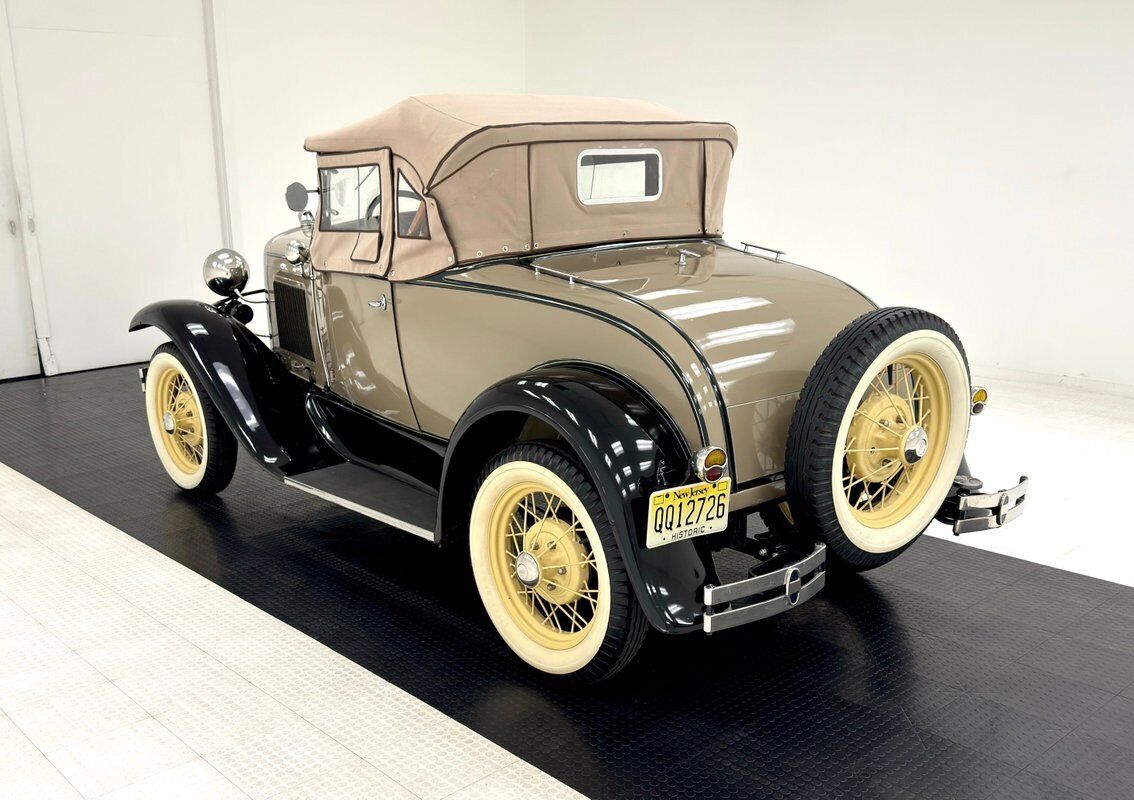 Ford-Model-A-Cabriolet-1931-2