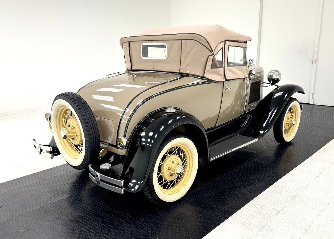 Ford-Model-A-Cabriolet-1931-4