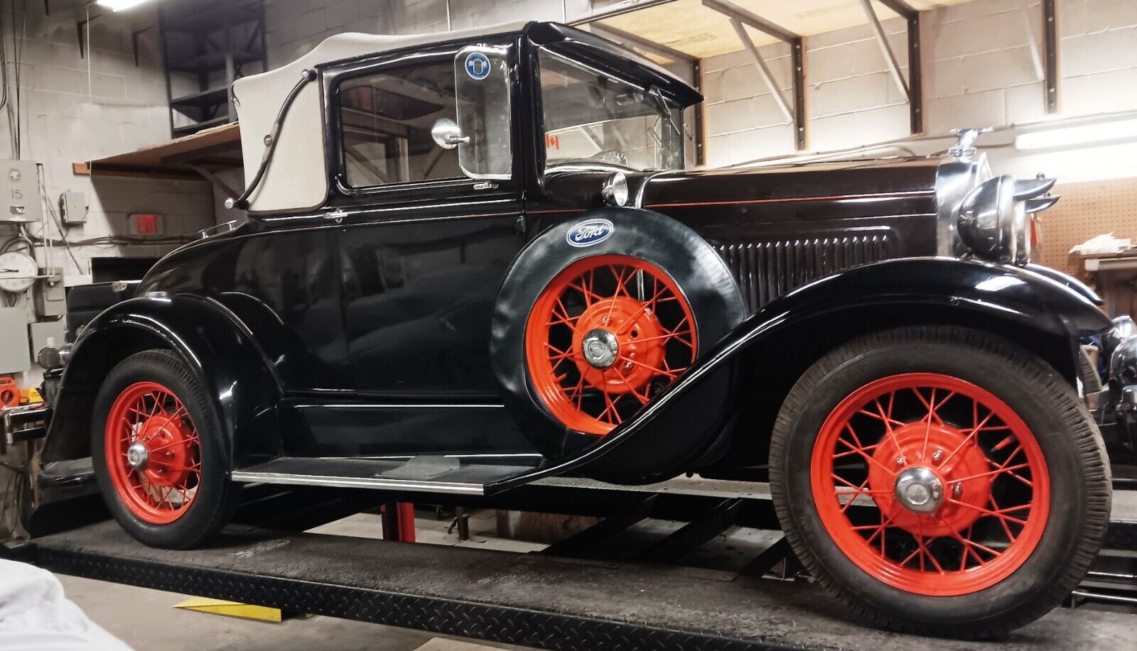 Ford-Model-A-Coupe-1930-Brown-Brown-19867-2