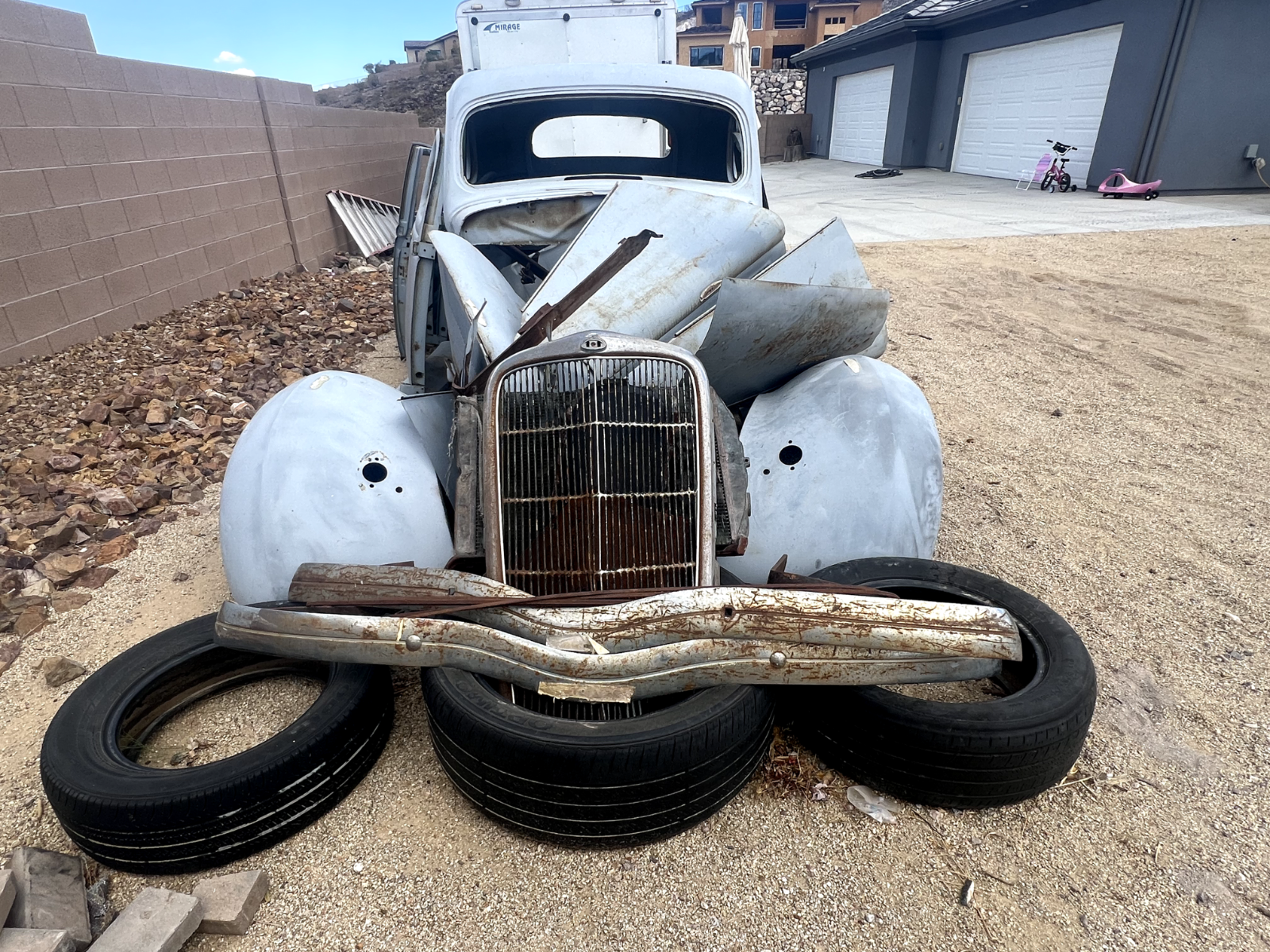 Ford-Model-A-Coupe-1935-21