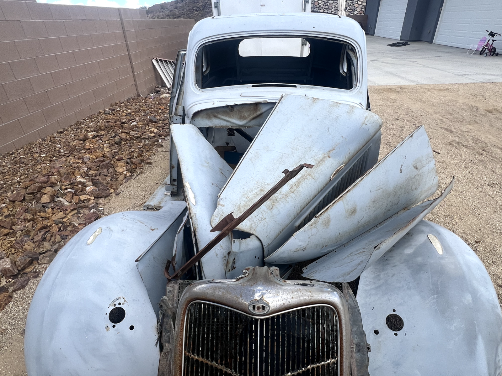 Ford-Model-A-Coupe-1935-23