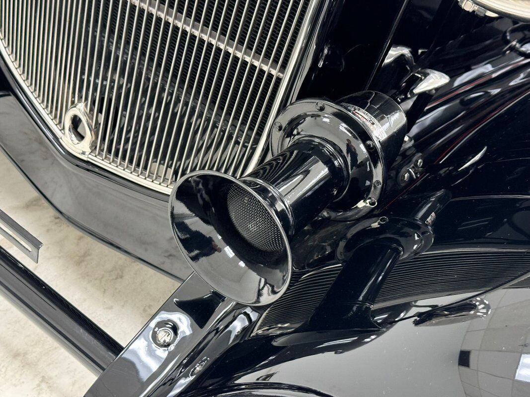 Ford-Model-B-Cabriolet-1932-Black-Coffee-2652-9