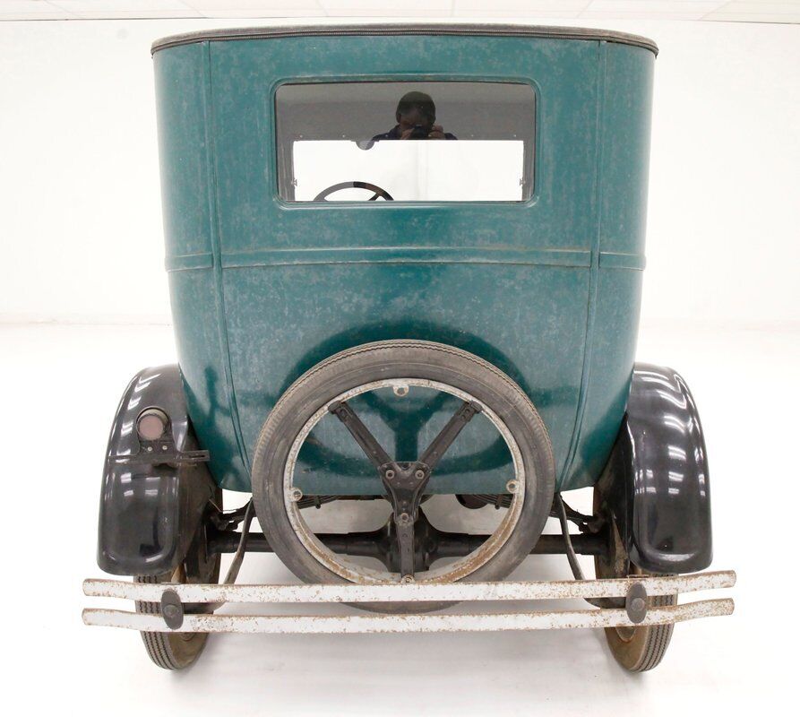 Ford-Model-T-Berline-1926-3