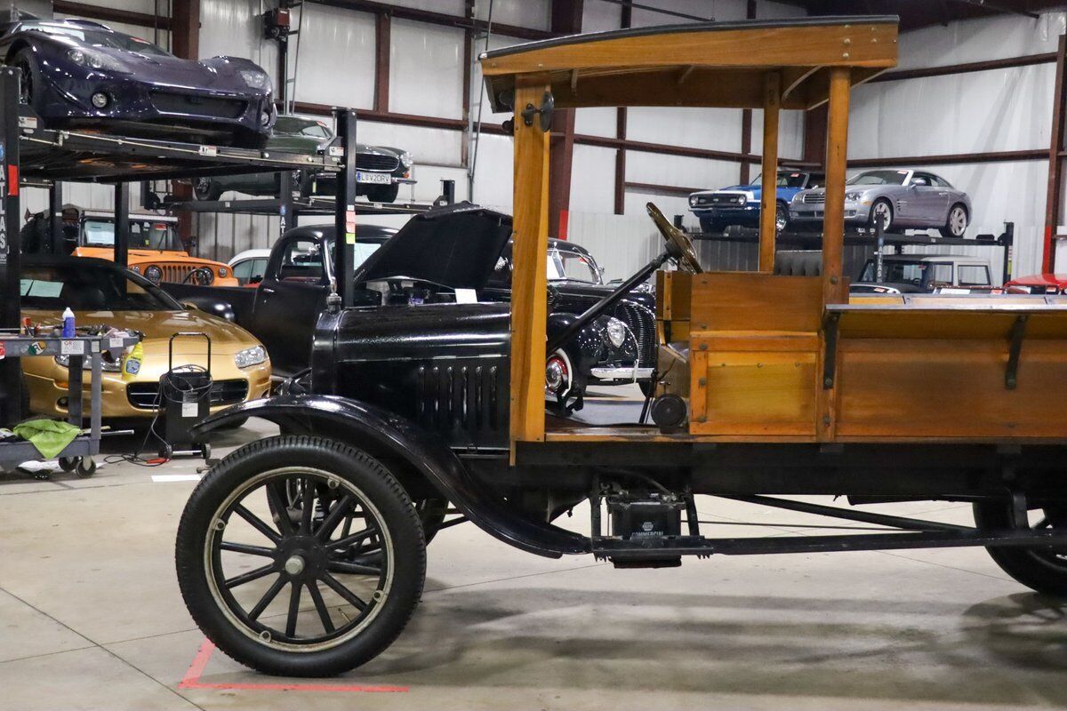 Ford-Model-T-Pickup-1923-2