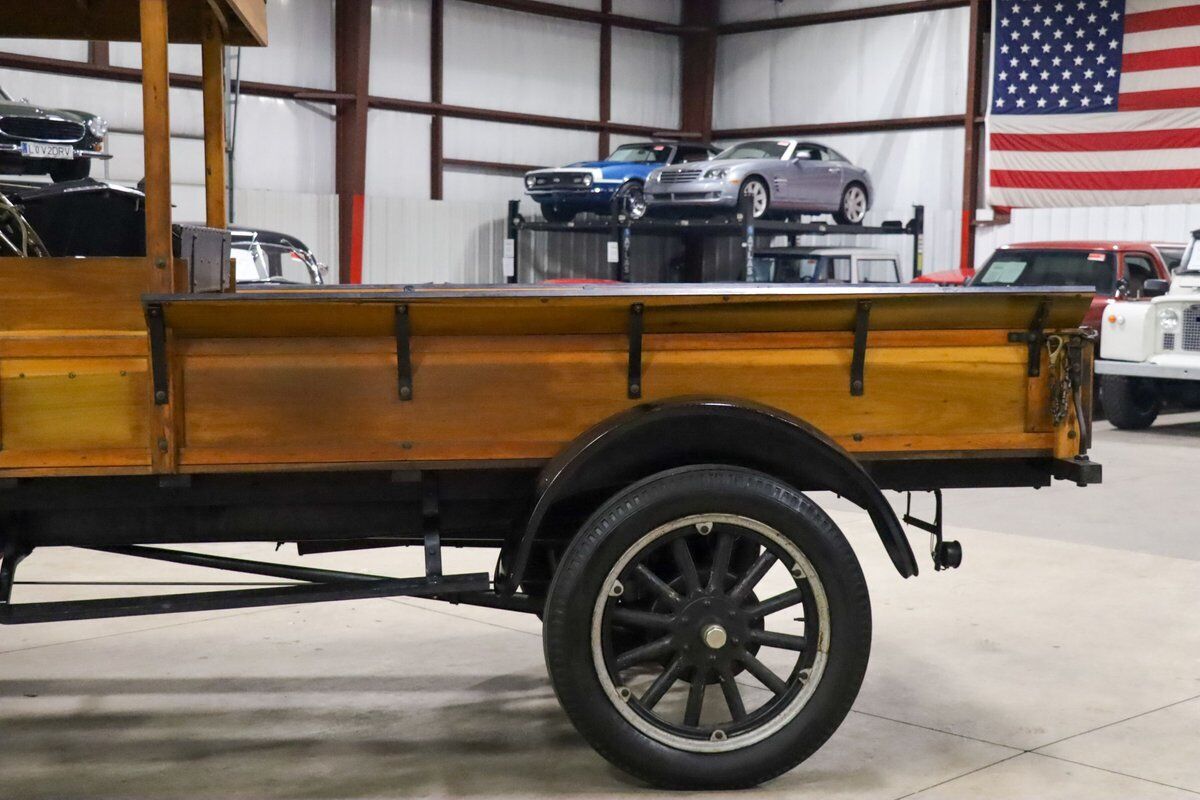 Ford-Model-T-Pickup-1923-4