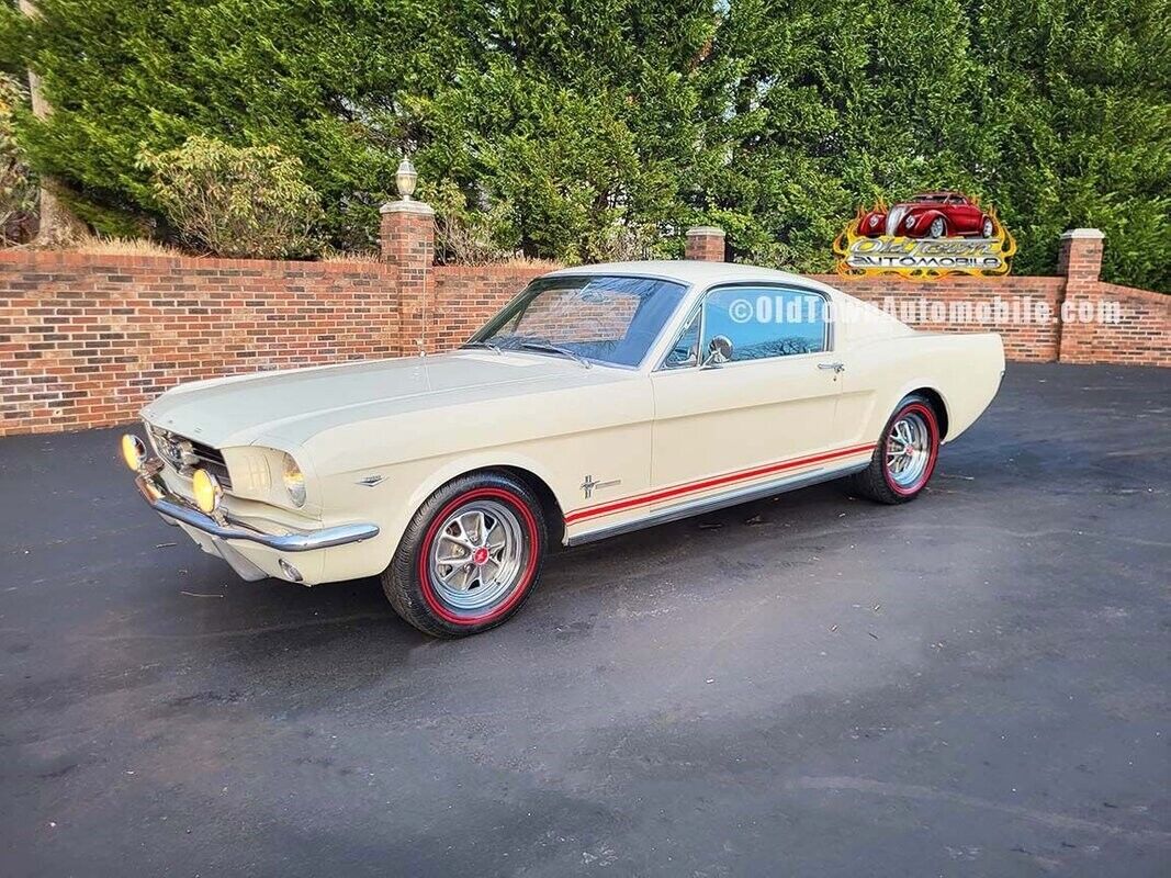 Ford-Mustang-1965-White-Black-73343-2