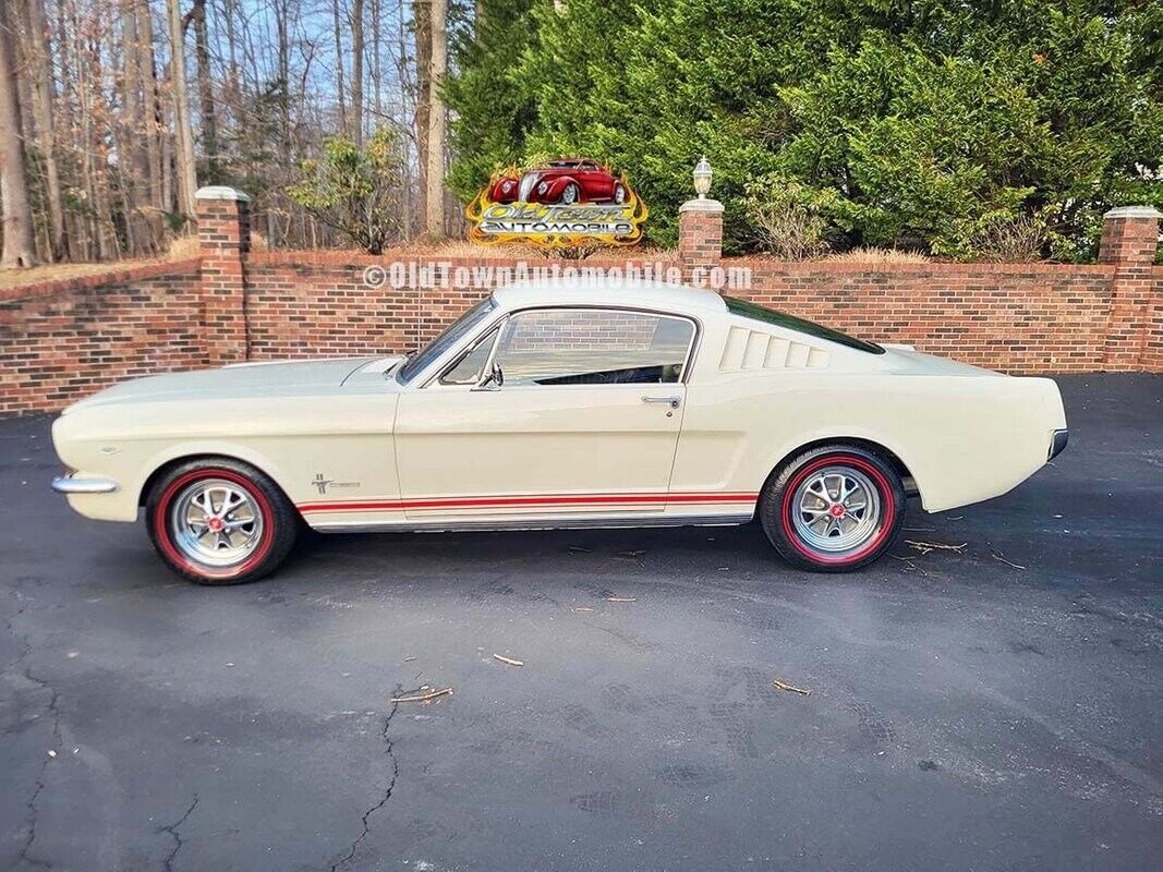 Ford-Mustang-1965-White-Black-73343-4