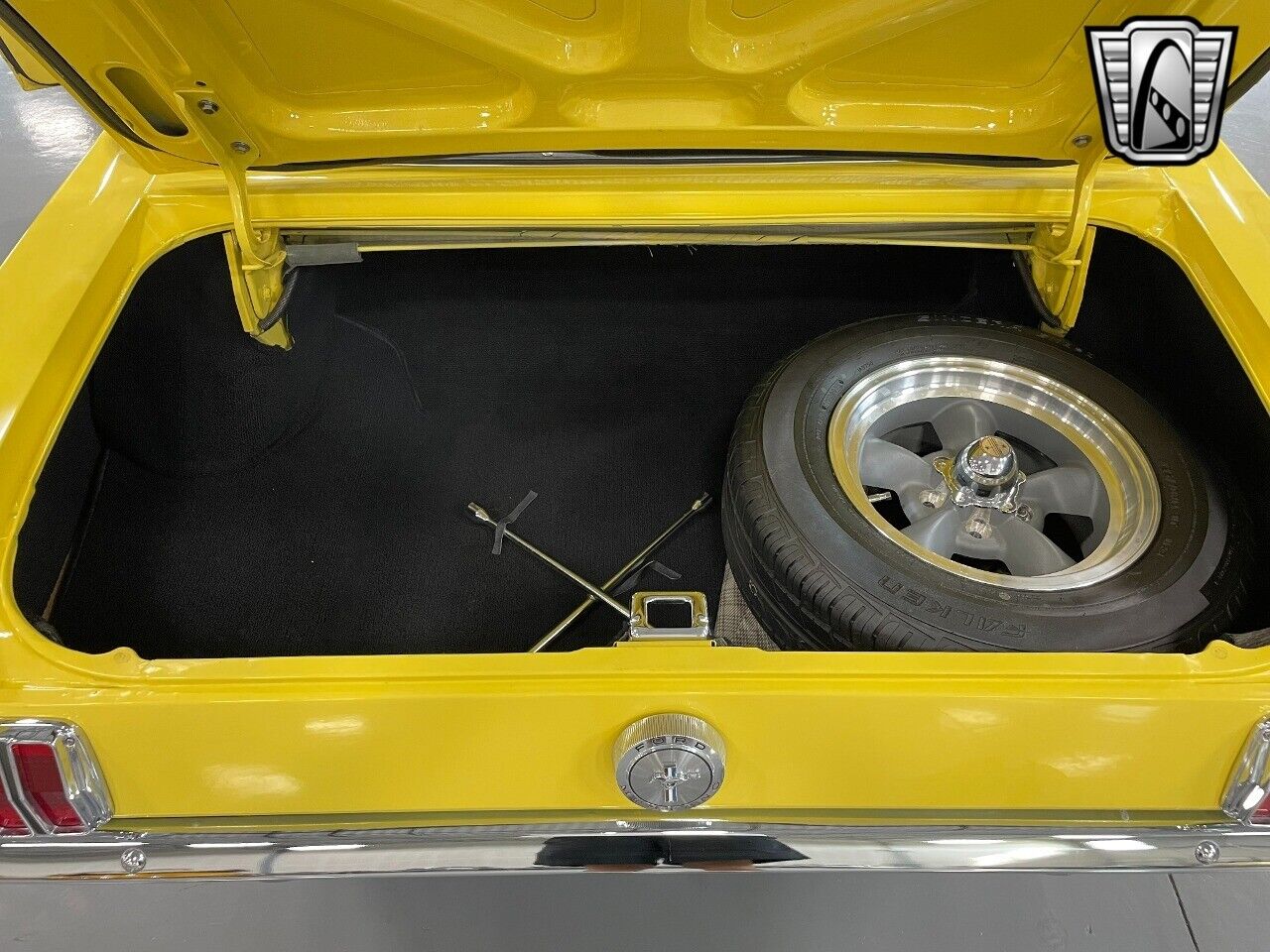 Ford-Mustang-1966-Yellow-Black-122936-9