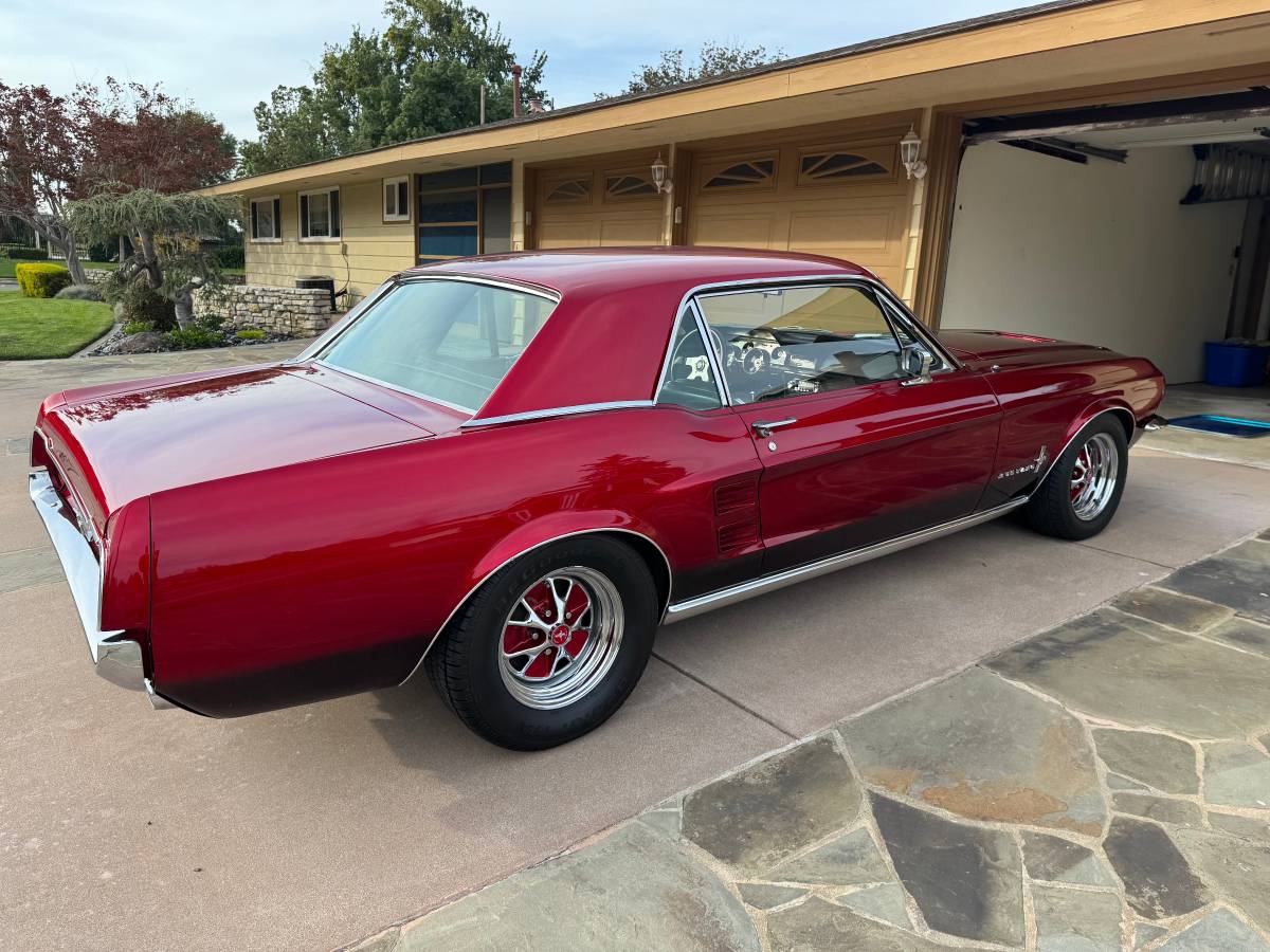 Ford-Mustang-1967-red-149588-1