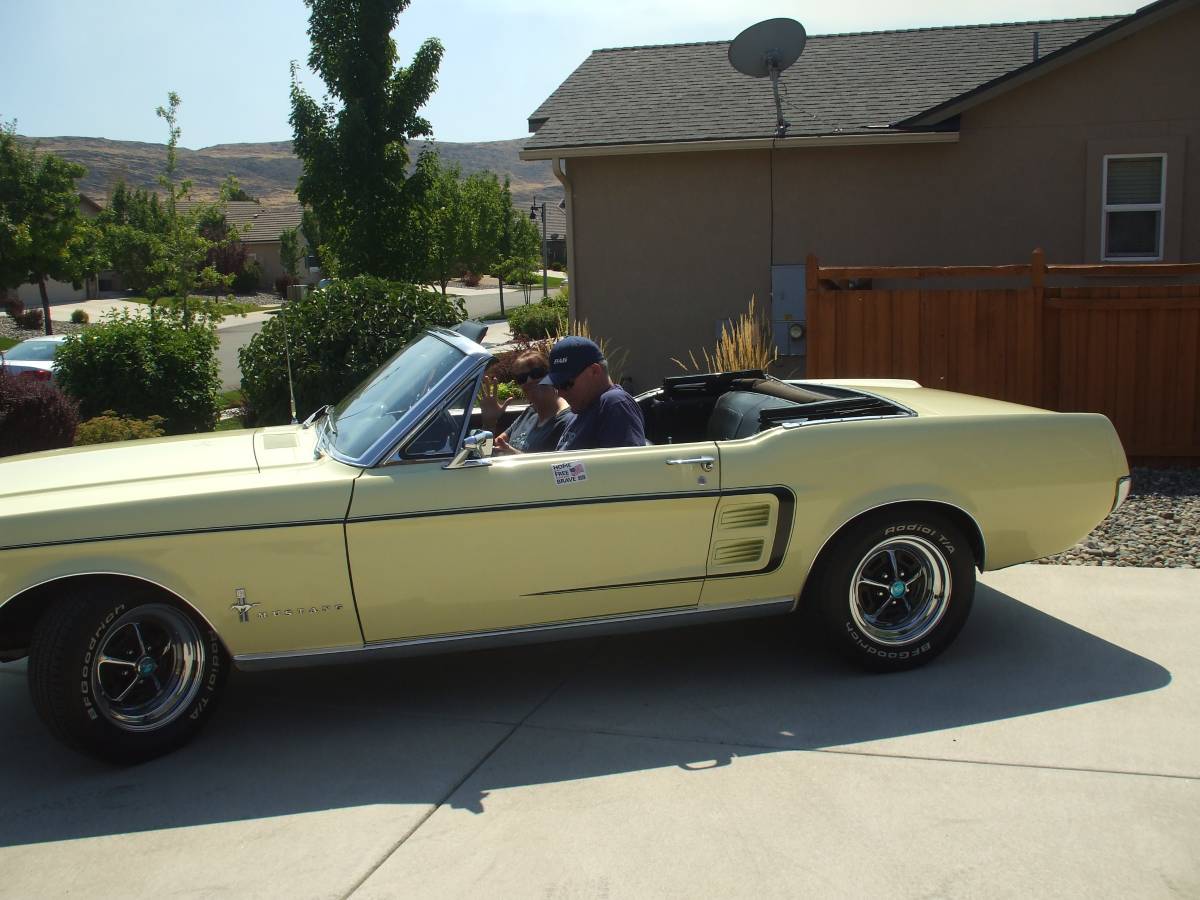 Ford-Mustang-1967-yellow-120379-1