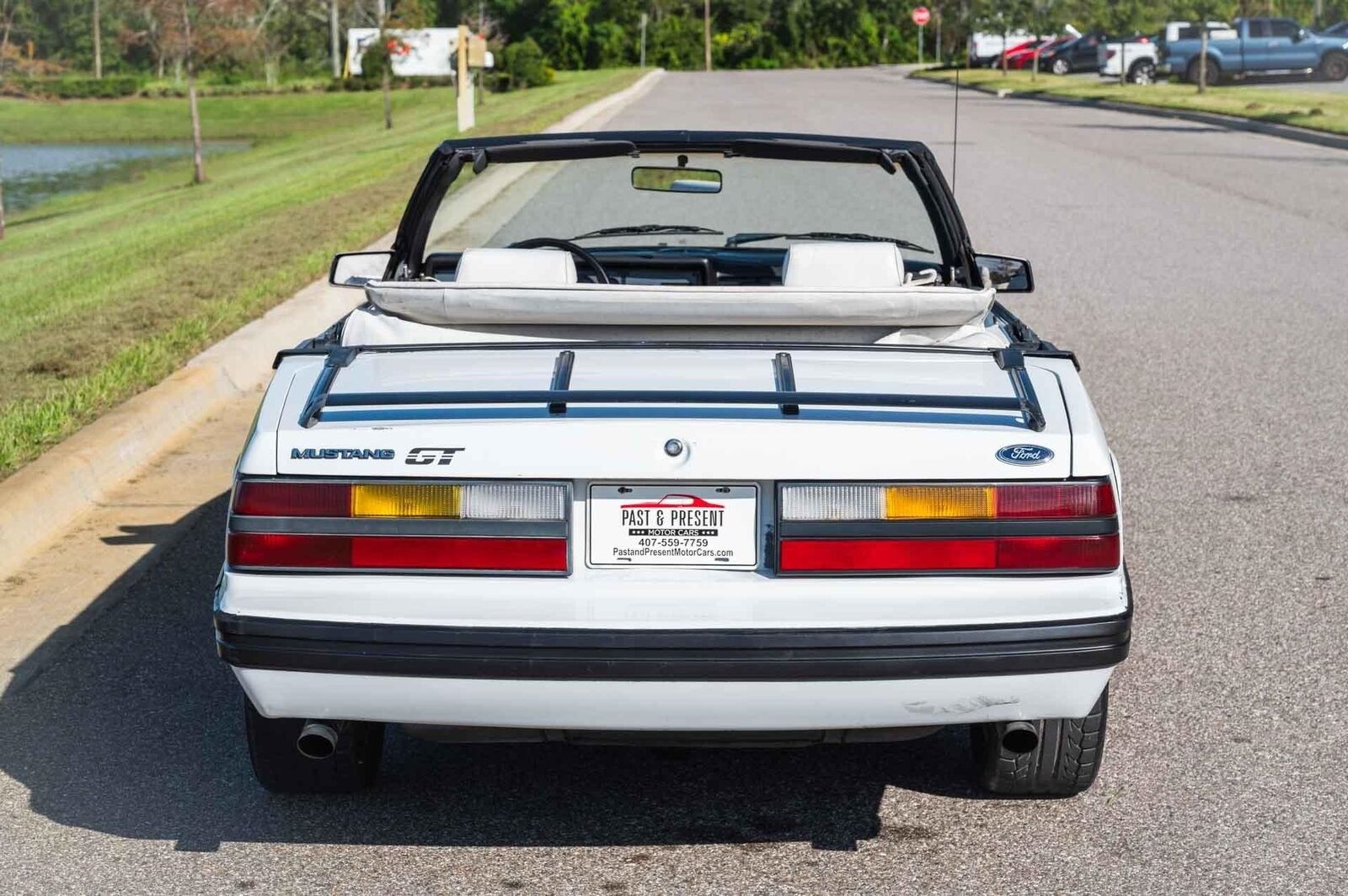 Ford-Mustang-1984-White-White-0-5