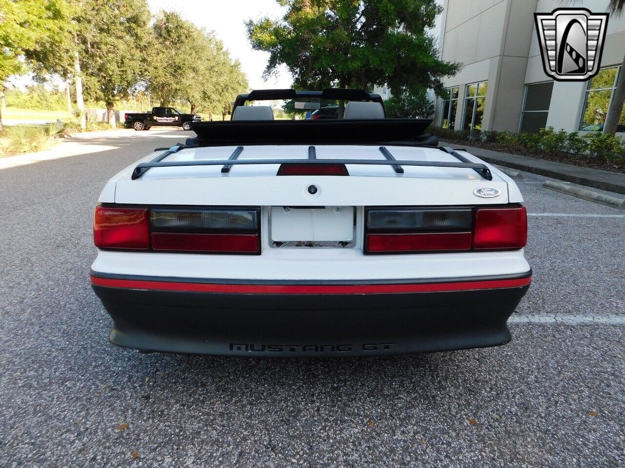 Ford-Mustang-1987-White-Gray-157587-4