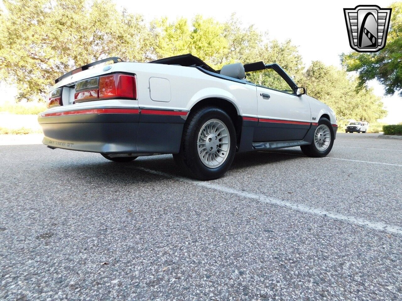 Ford-Mustang-1987-White-Gray-157587-5