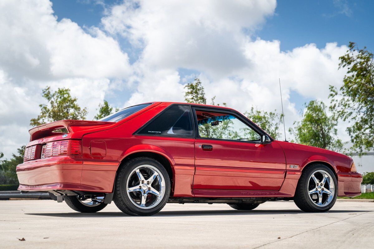 Ford-Mustang-1988-Red-Red-45964-14