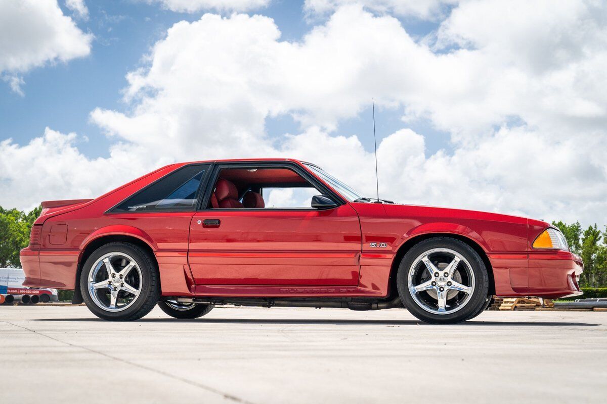 Ford-Mustang-1988-Red-Red-45964-16