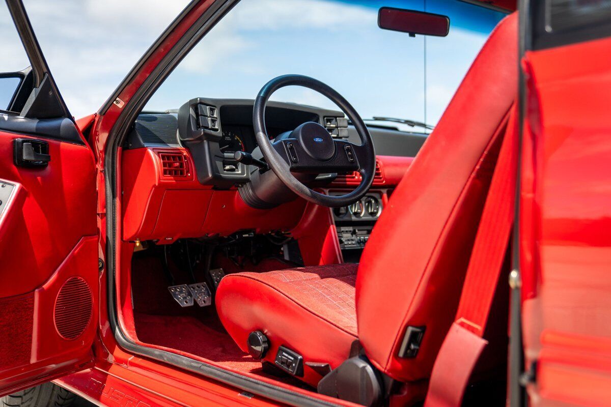 Ford-Mustang-1988-Red-Red-45964-24