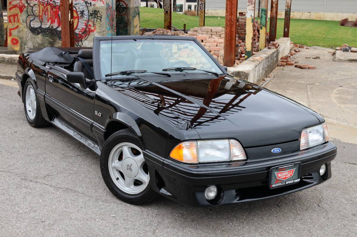 Ford-Mustang-1993-1