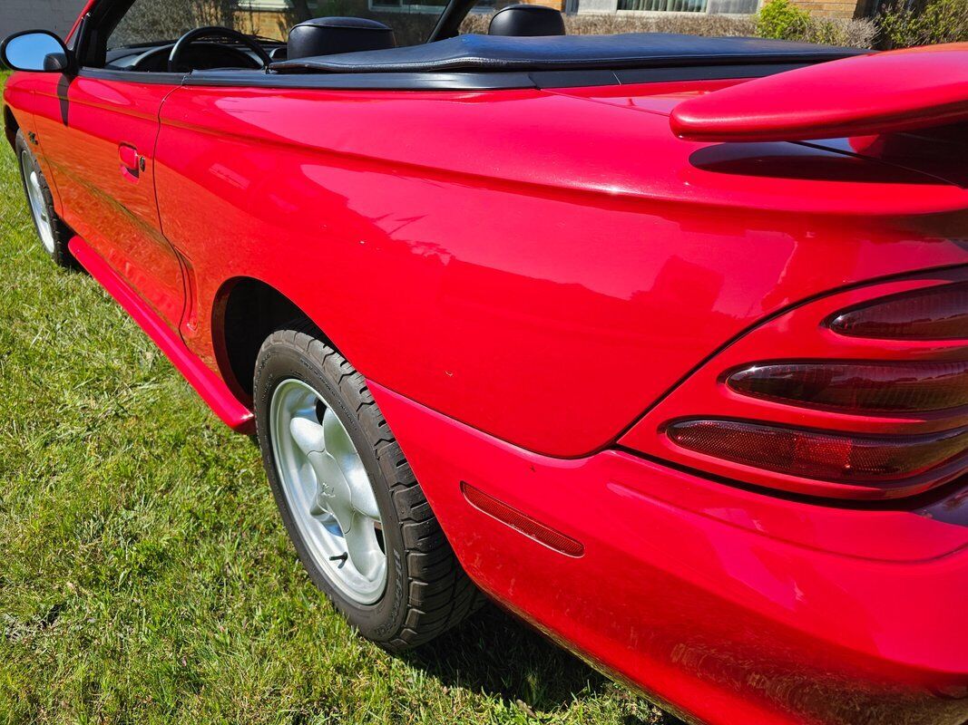 Ford-Mustang-1995-Red-Black-38302-9