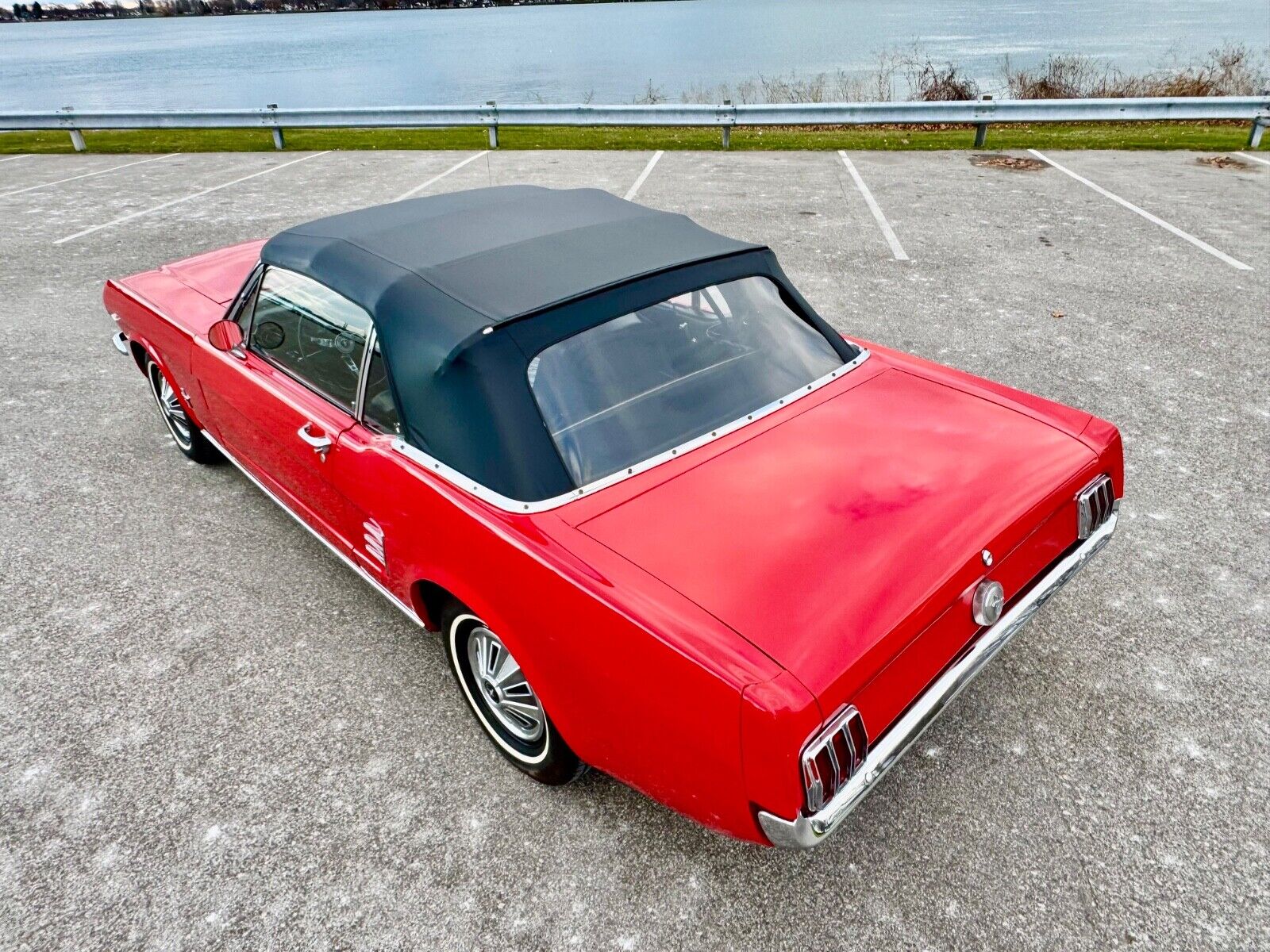 Ford-Mustang-Cabriolet-1966-Red-Black-65632-10