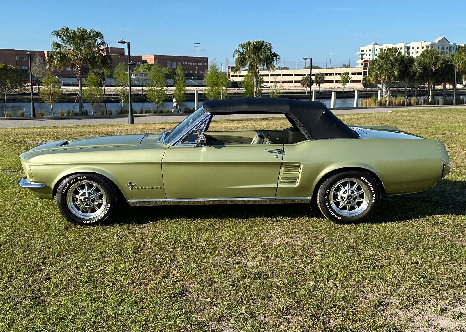 Ford-Mustang-Cabriolet-1967-4