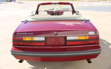 Ford-Mustang-Cabriolet-1983-Maroon-White-143323-5