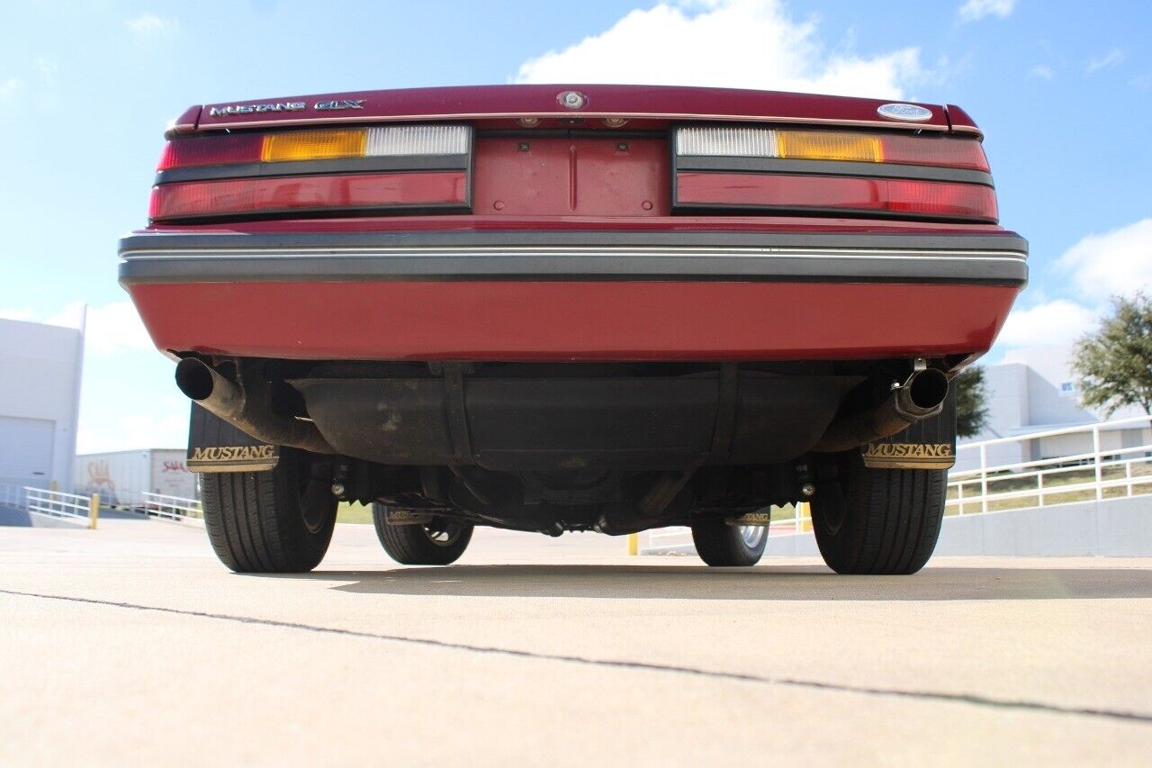 Ford-Mustang-Cabriolet-1983-Maroon-White-143323-7