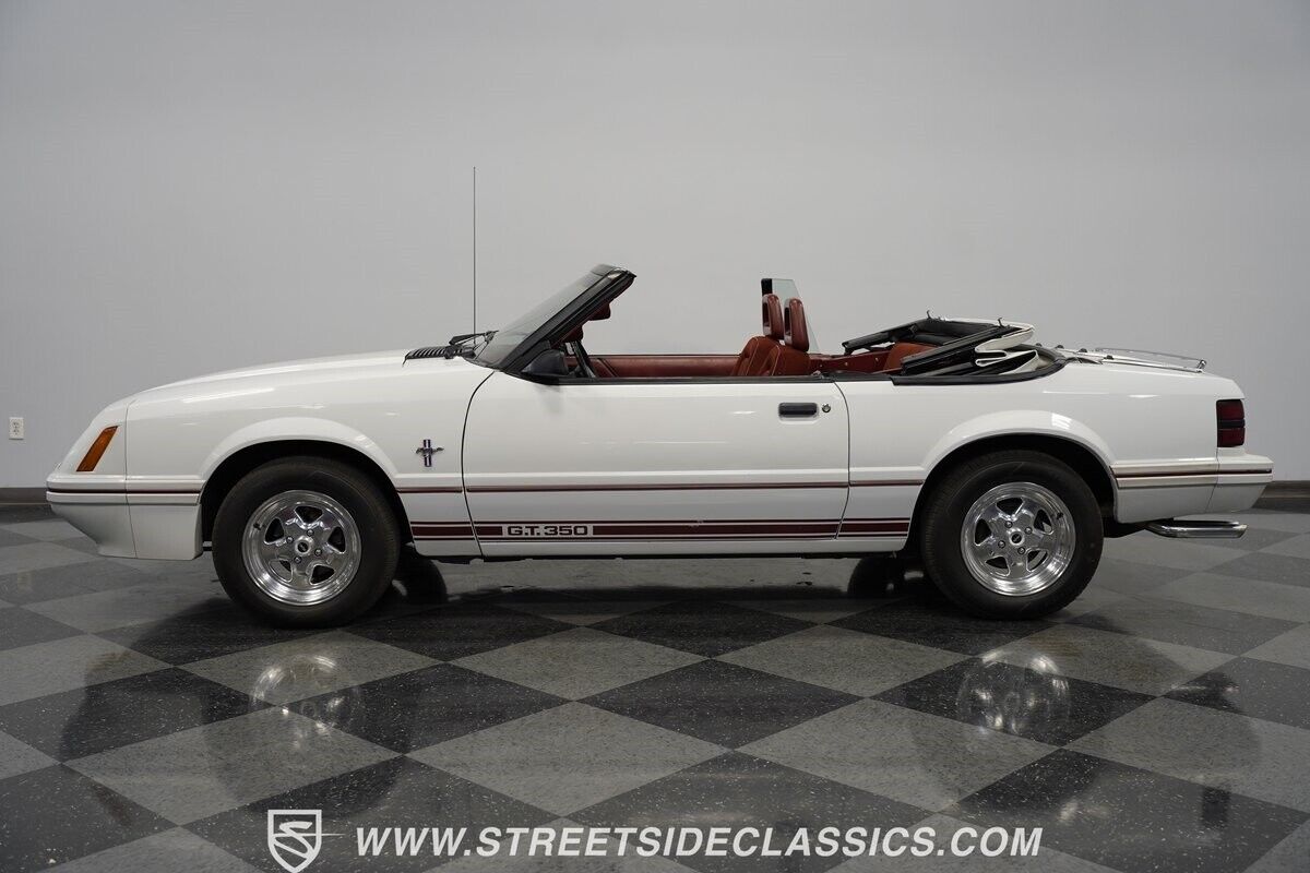 Ford-Mustang-Cabriolet-1984-2