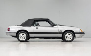 Ford-Mustang-Cabriolet-1984-7