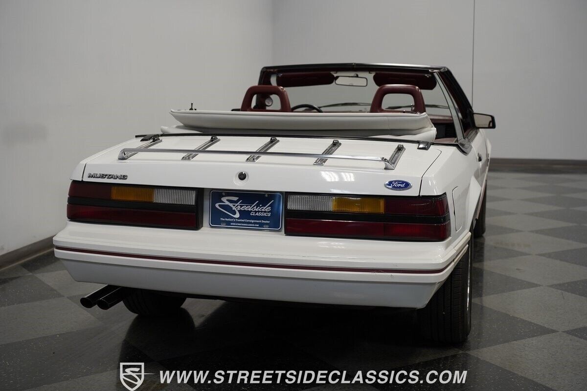 Ford-Mustang-Cabriolet-1984-White-Red-102348-10