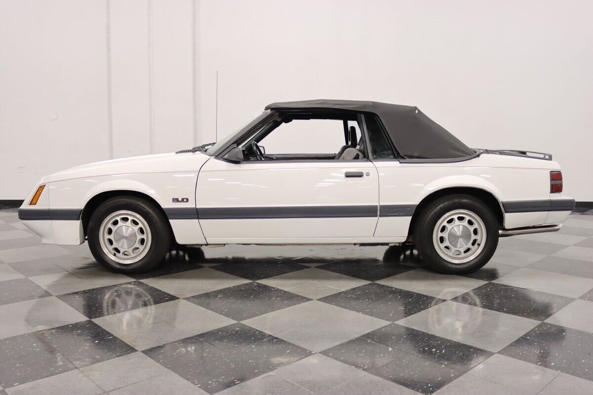 Ford-Mustang-Cabriolet-1986-8