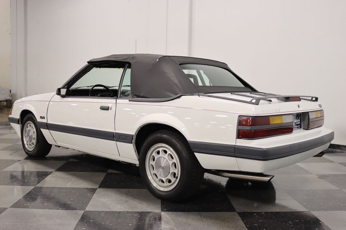 Ford-Mustang-Cabriolet-1986-9