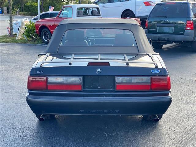 Ford-Mustang-Cabriolet-1989-8