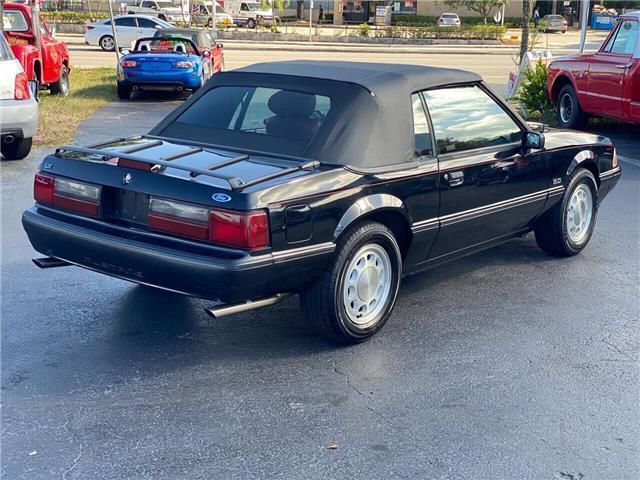 Ford-Mustang-Cabriolet-1989-9