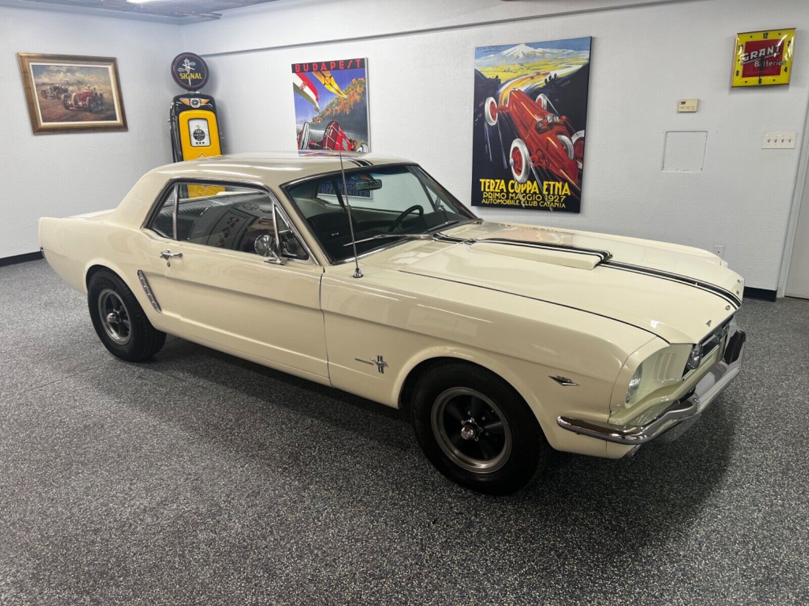 Ford-Mustang-Coupe-1965-White-23-1