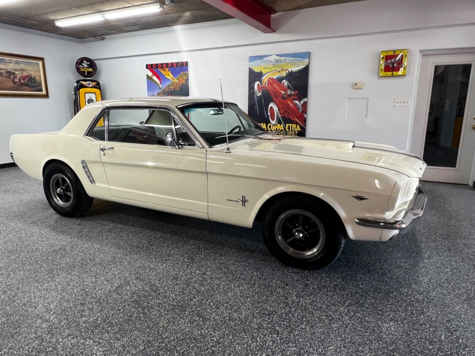 Ford-Mustang-Coupe-1965-White-23-2