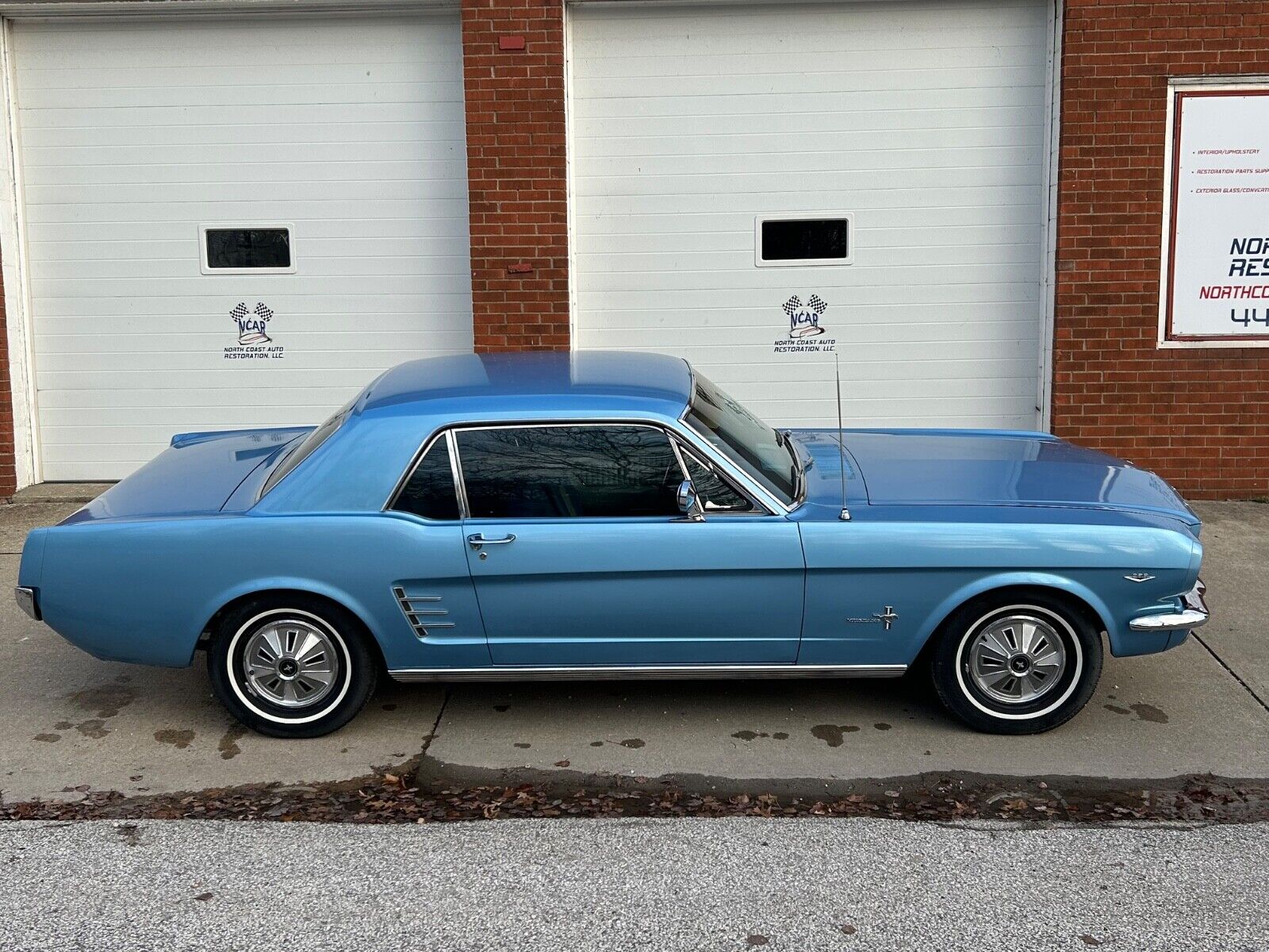 Ford-Mustang-Coupe-1966-73555-2