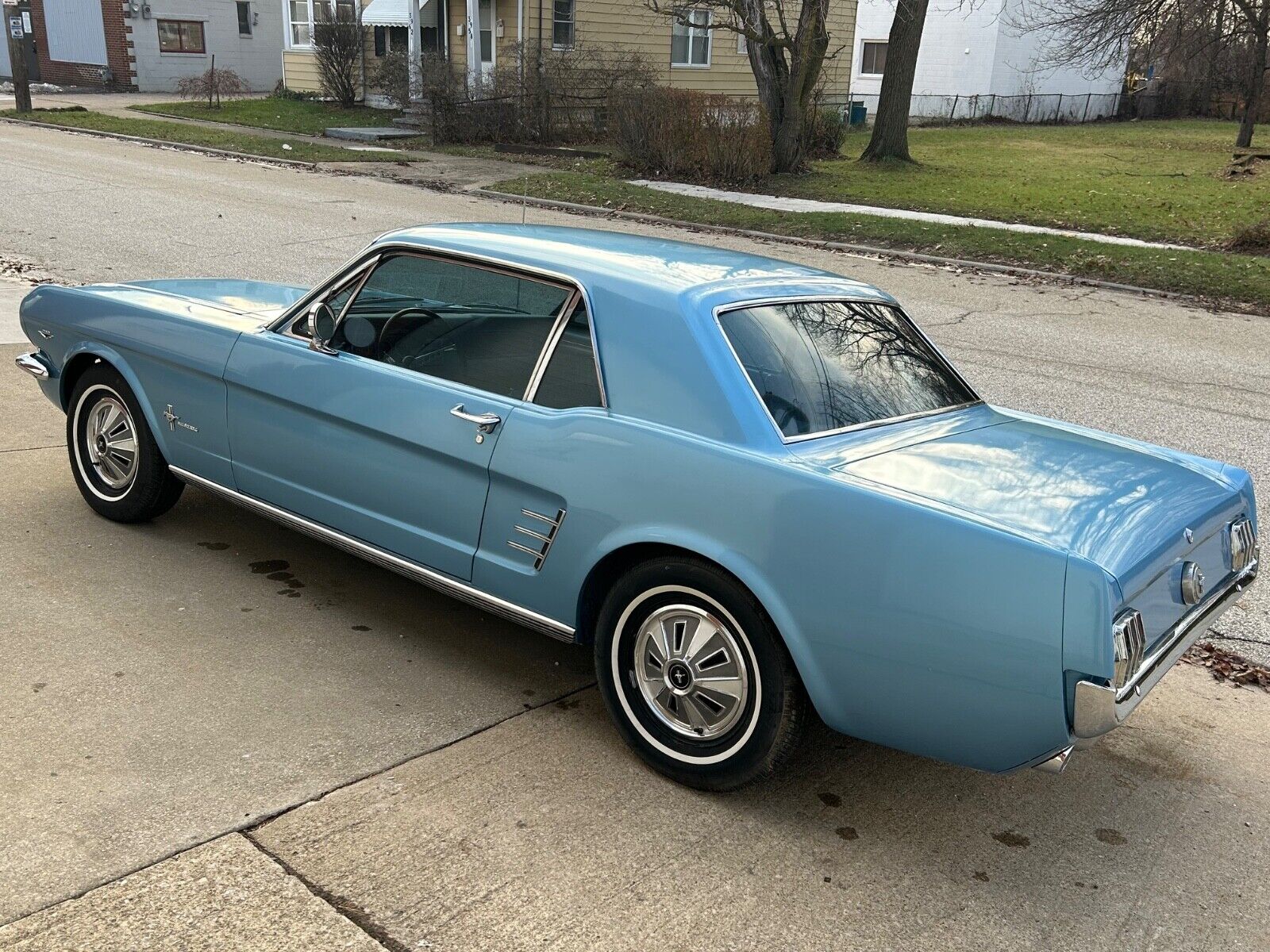 Ford-Mustang-Coupe-1966-73555-4