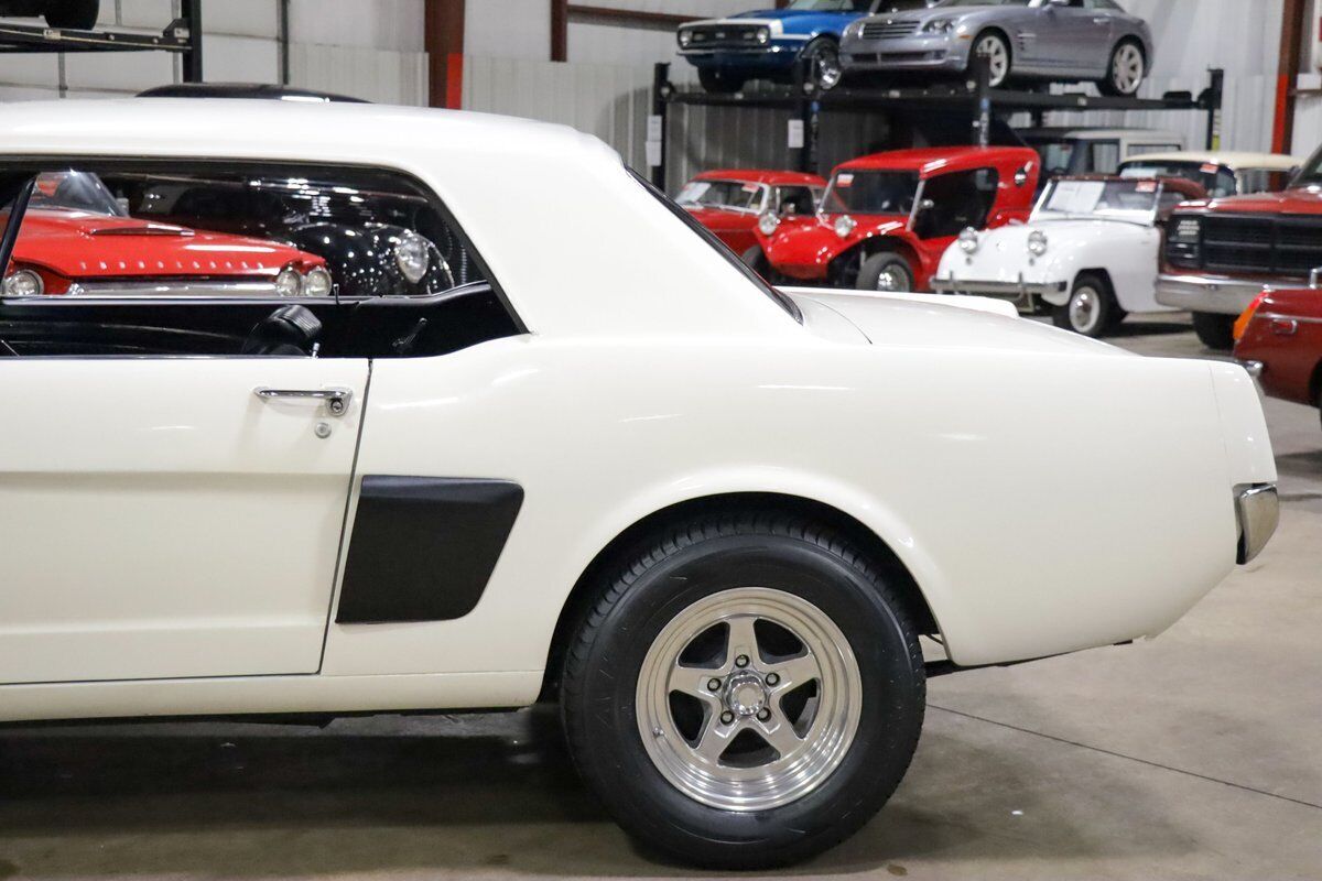 Ford-Mustang-Coupe-1966-White-Black-113468-4