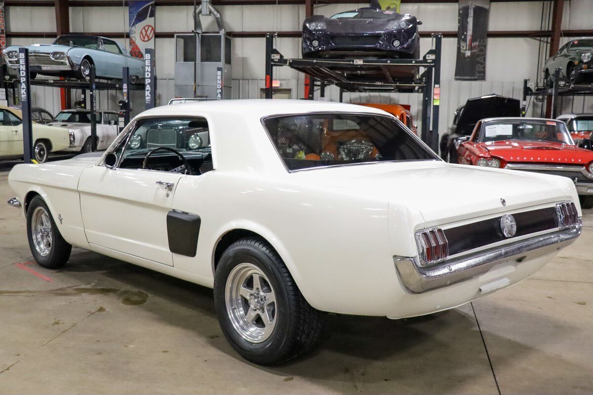 Ford-Mustang-Coupe-1966-White-Black-113468-5