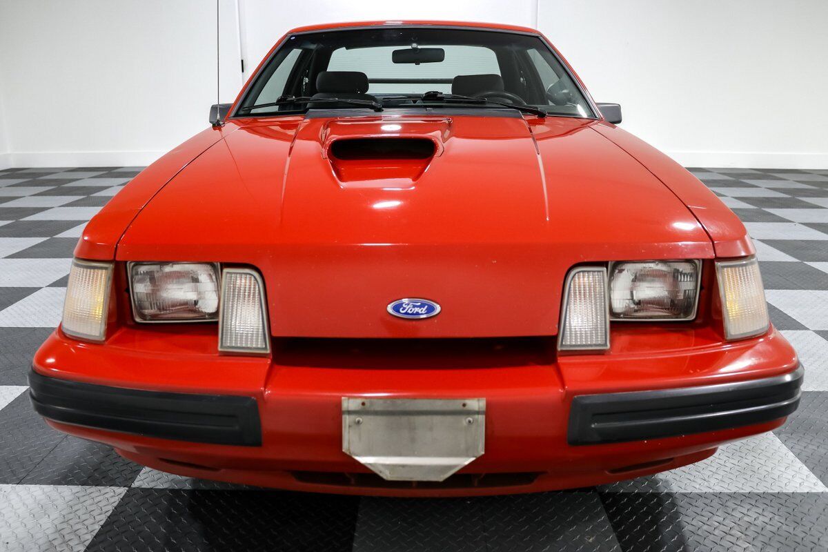 Ford-Mustang-Coupe-1985-Red-Gray-110694-1