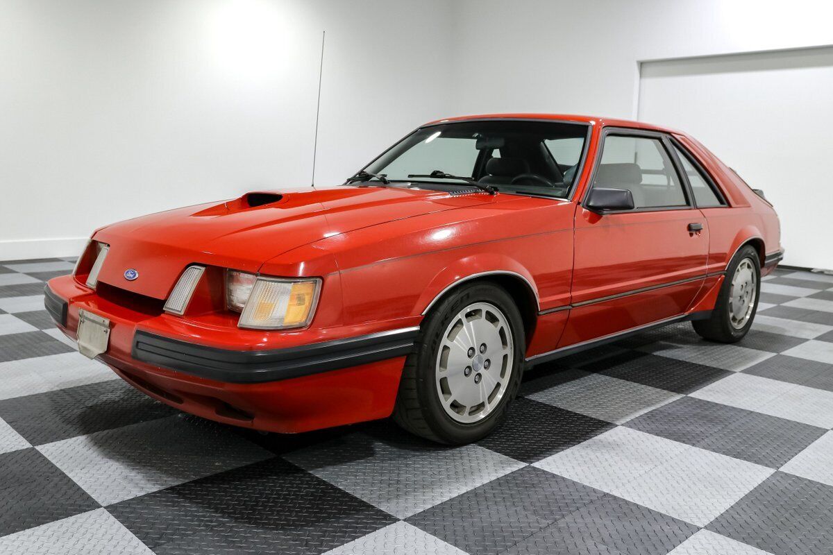 Ford-Mustang-Coupe-1985-Red-Gray-110694-2