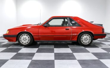 Ford-Mustang-Coupe-1985-Red-Gray-110694-3