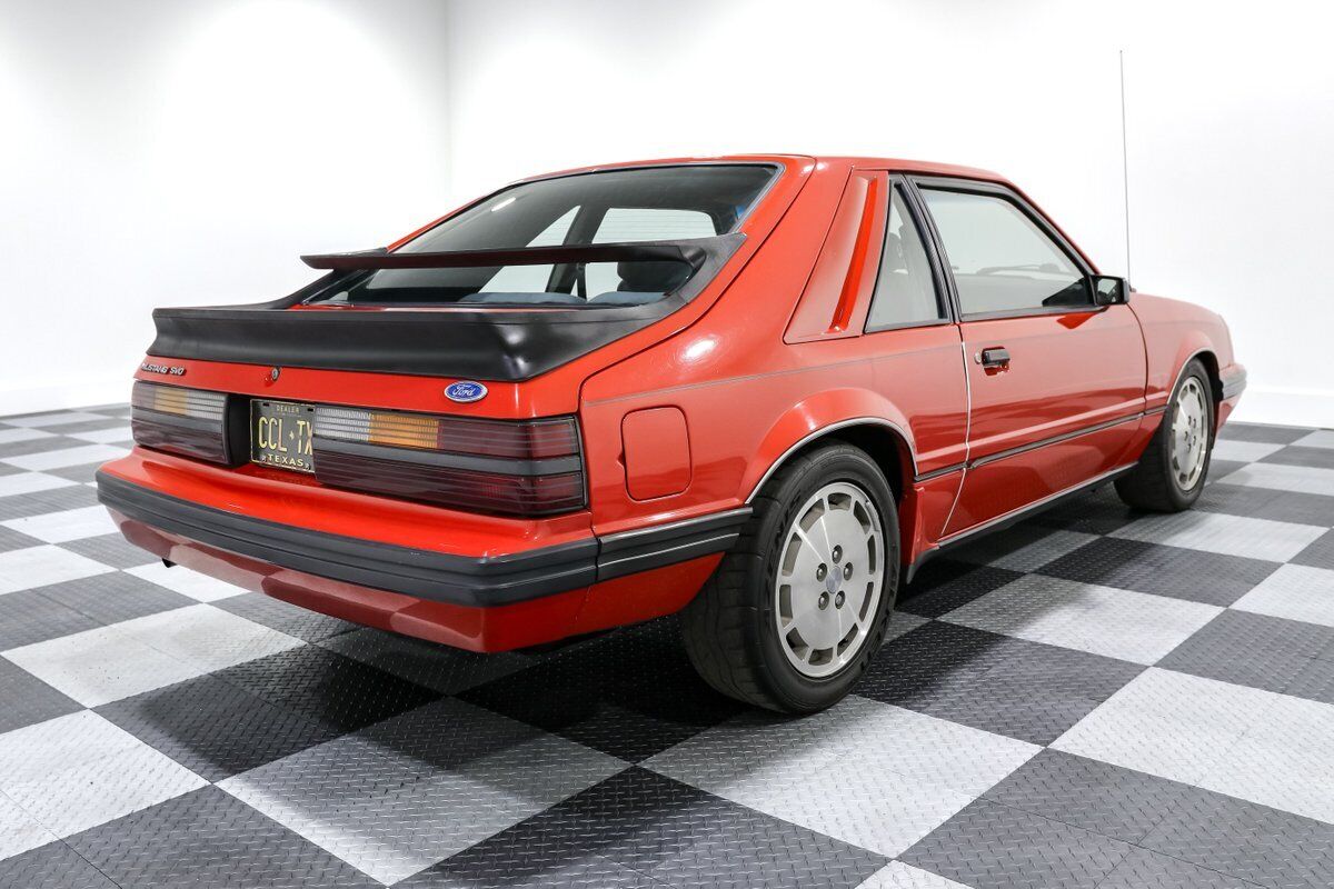 Ford-Mustang-Coupe-1985-Red-Gray-110694-6