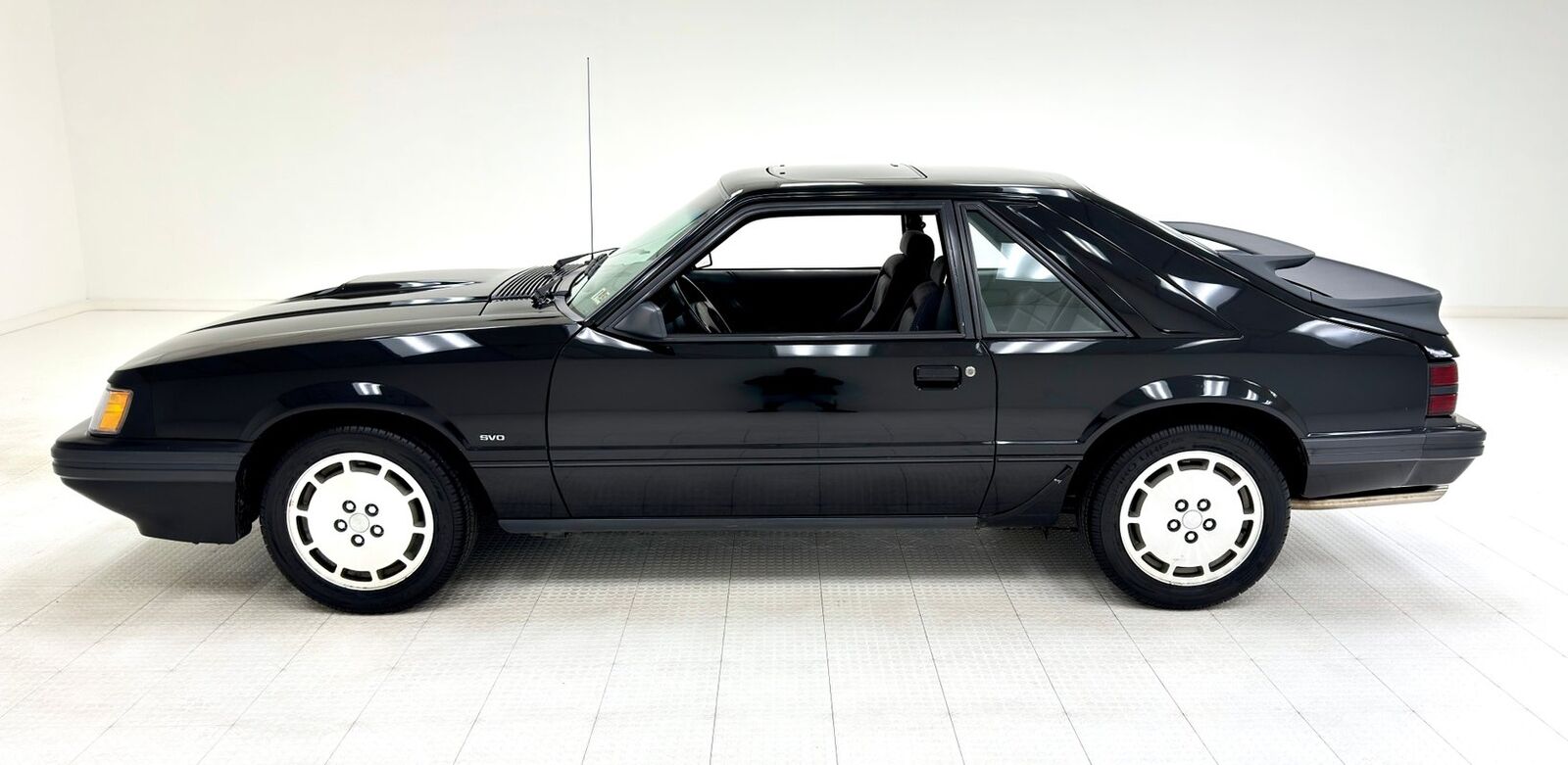 Ford-Mustang-Coupe-1986-Black-Gray-17735-1