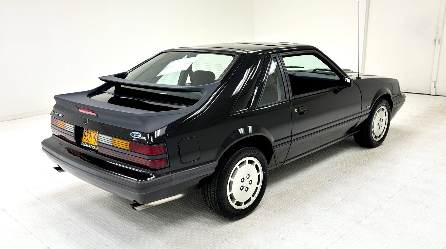 Ford-Mustang-Coupe-1986-Black-Gray-17735-4